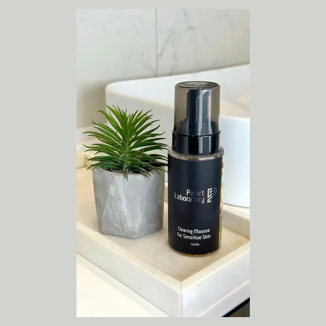Clearing mousse for sensitive skin · Мус для чутливої шкіри