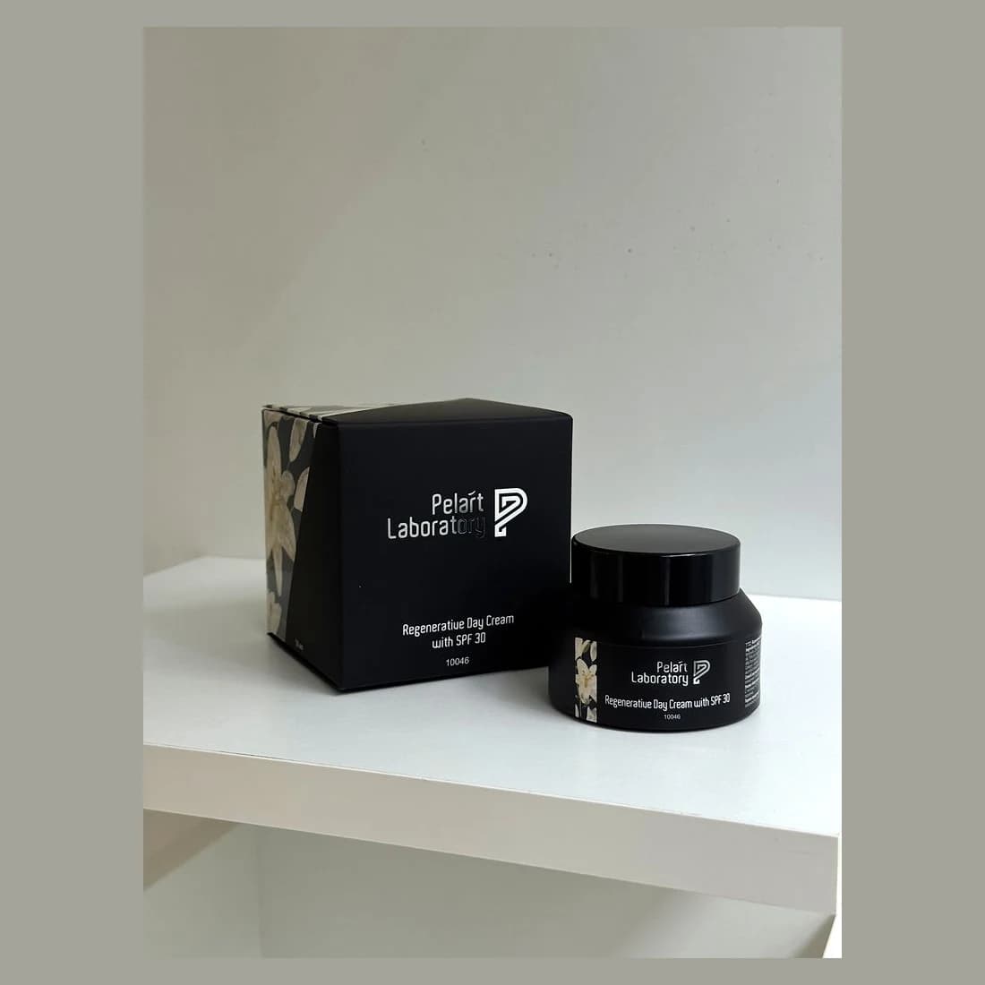 Regenerative day cream with spf 30 · Відновлювальний крем з SPF 30