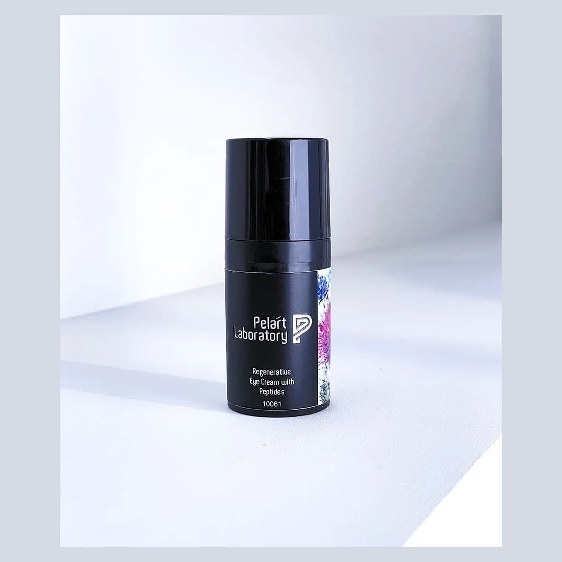 Regenerative eye cream with peptides · Регенеруючий крем для догляду за зоною навколо очей із пептидами