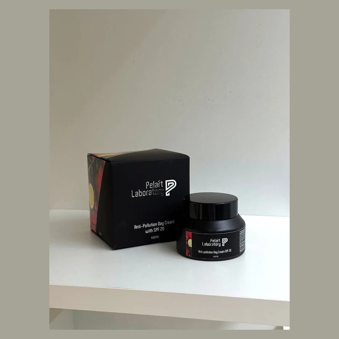 Anti-pollution day cream with spf 20 · Денний крем-гель Anti-Pollution