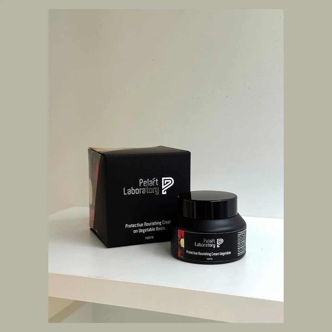 Protective nourishing cream on vegetable basis · Крем захисний поживний з овочами