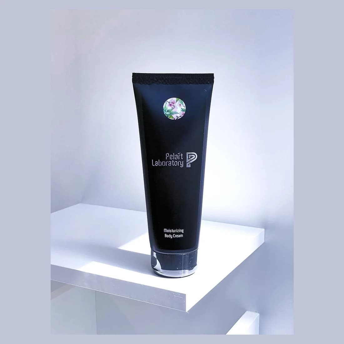 Moisturizing body cream · Зволожувальний крем-флюїд для тіла